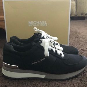 *NEVER WORN* MICHAEL KORS SNEAKERS